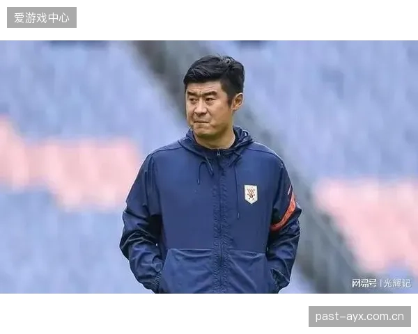 因战绩不佳及健康问题,崔康熙离任,本土教练韩鹏短暂接手教鞭。 因战绩不佳及健康问题,崔康熙离任,本土教练韩鹏短暂接手教鞭。